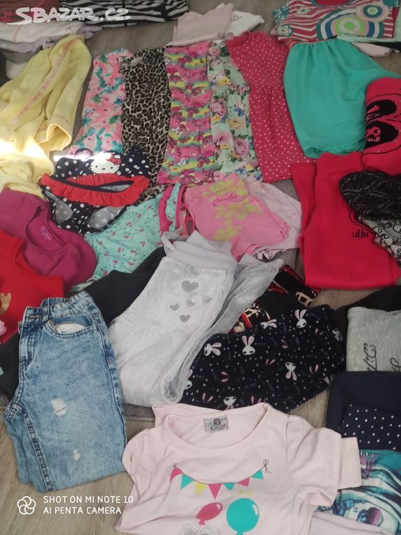 Dívčí set oblečení 6-8 let